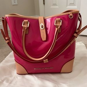 New without tags Dooney & Bourke pink hobo